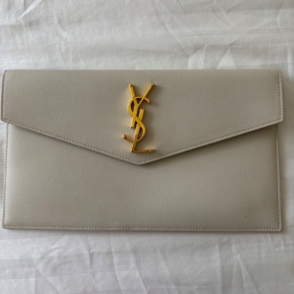 YSL SMALL ENVELOPE CLUTCH WITH A FLAP FEATURING THE CASSANDRE. - Picture 2 of 7